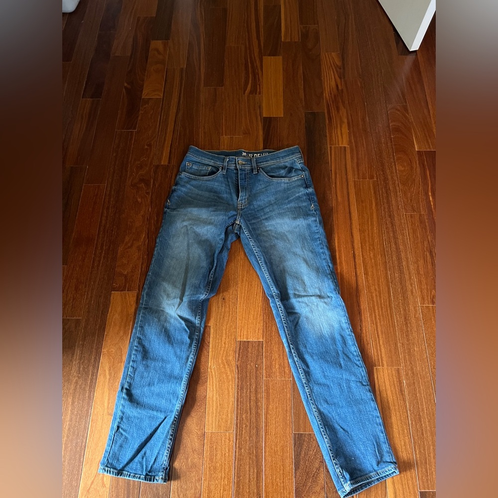 Devil Dog Dungarees Men’s Athletic Stretch jeans sz 30/32 in light wash.